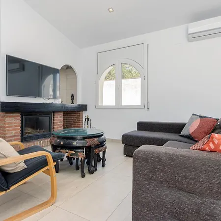 Goldhome - New House With Private Heated Pool, Parking, Wifi, Games *