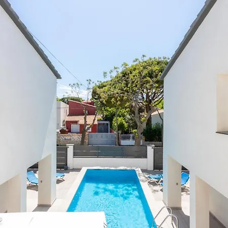 Goldhome - New House With Private Heated Pool, Parking, Wifi, Games 빌라