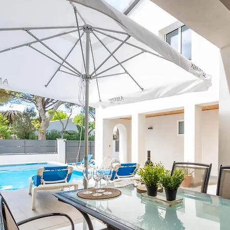 Goldhome - New House With Private Heated Pool, Parking, Wifi, Games Empuriabrava