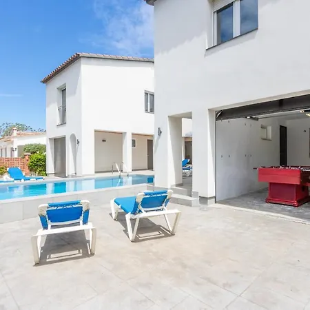 Goldhome - New House With Private Heated Pool, Parking, Wifi, Games *