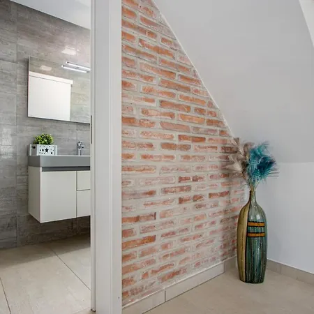 Goldhome - New House With Private Heated Pool, Parking, Wifi, Games