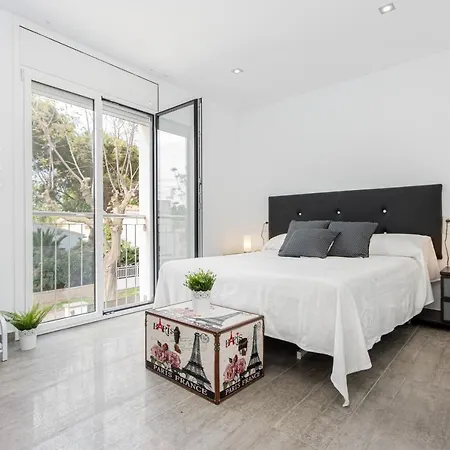 Goldhome - New House With Private Heated Pool, Parking, Wifi, Games Villa *