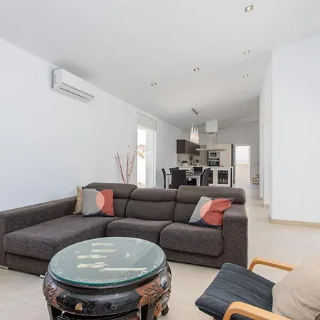 Goldhome - New House With Private Heated Pool, Parking, Wifi, Games Villa *