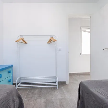 Goldhome - New House With Private Heated Pool, Parking, Wifi, Games * Ampuriabrava