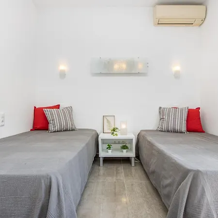 Goldhome - New House With Private Heated Pool, Parking, Wifi, Games * Empuriabrava