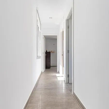 Goldhome - New House With Private Heated Pool, Parking, Wifi, Games
