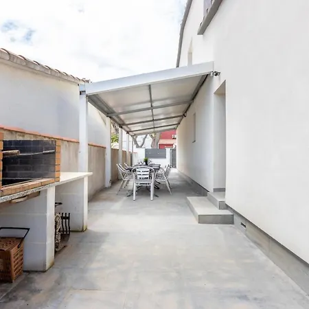 Goldhome - New House With Private Heated Pool, Parking, Wifi, Games *
